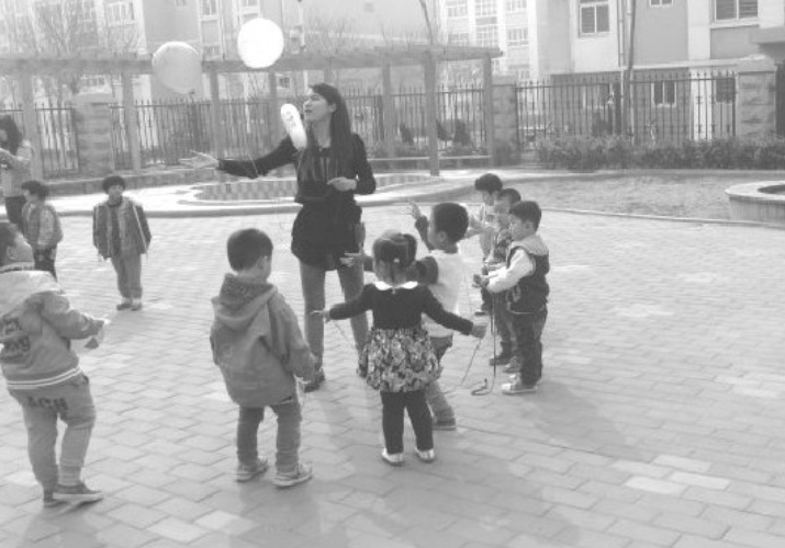 「幼儿体育游戏:4~5岁」有趣的气球插图1 「幼儿体育游戏:4~5岁」有趣的气球