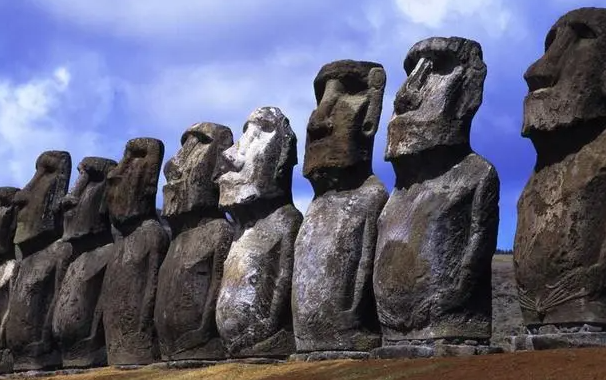 「世界文明奇迹：美洲」复活节岛石像简介（Easter Island Statues）——沉默的石像