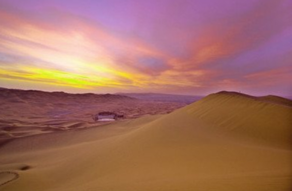 库姆塔格沙漠——五彩沙漠