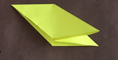 八角飞镖怎么折?八角飞镖的折法简单又漂亮(八角飞镖折纸附图解)插图7 八角飞镖怎么折?八角飞镖的折法简单又漂亮(八角飞镖折纸附图解)