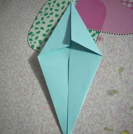 六角星怎么折?六角星的折法简单又漂亮(六角星折纸附图解)插图4 六角星怎么折?六角星的折法简单又漂亮(六角星折纸附图解)