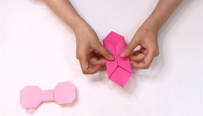 蝴蝶结怎么折？蝴蝶结的折法简单又漂亮（蝴蝶结折纸附图解）