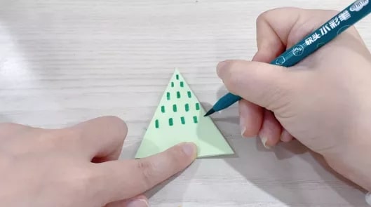 圣诞树怎么折？圣诞树的折法简单又漂亮（圣诞树折纸附图解）
