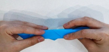 乌篷船怎么折?乌篷船的折法简单又漂亮(乌篷船折纸附图解)插图5 乌篷船怎么折?乌篷船的折法简单又漂亮(乌篷船折纸附图解)