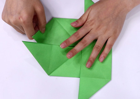 战斗机怎么折?战斗机的折法简单又漂亮(战斗机折纸附图解)插图9 战斗机怎么折?战斗机的折法简单又漂亮(战斗机折纸附图解)