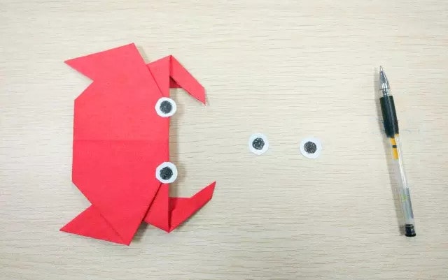 螃蟹怎么折?螃蟹的折法简单又漂亮(螃蟹折纸附图解)插图14 螃蟹怎么折?螃蟹的折法简单又漂亮(螃蟹折纸附图解)