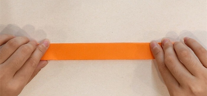 回旋镖怎么折?回旋镖的折法简单又漂亮(回旋镖折纸附图解)插图2 回旋镖怎么折?回旋镖的折法简单又漂亮(回旋镖折纸附图解)