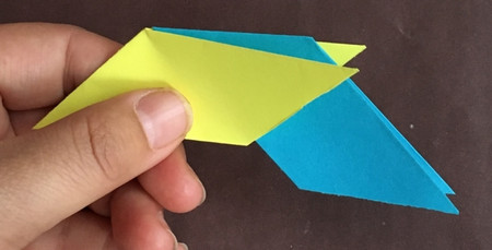 八角飞镖怎么折?八角飞镖的折法简单又漂亮(八角飞镖折纸附图解)插图8 八角飞镖怎么折?八角飞镖的折法简单又漂亮(八角飞镖折纸附图解)