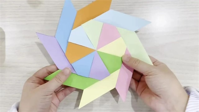 卡纸七彩飞镖怎么折?七彩飞镖的折法简单又漂亮(七彩飞镖折纸附图解)