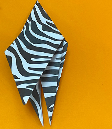 斑马怎么折?斑马的折法简单又漂亮(斑马折纸附图解)插图5 斑马怎么折?斑马的折法简单又漂亮(斑马折纸附图解)