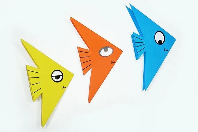 简单热带鱼怎么折?热带鱼的折法简单又漂亮(热带鱼折纸附图解)插图 简单热带鱼怎么折?热带鱼的折法简单又漂亮(热带鱼折纸附图解)