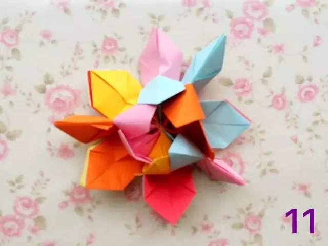 五彩莲花怎么折？五彩莲花的折法简单又漂亮（五彩莲花折纸附图解）