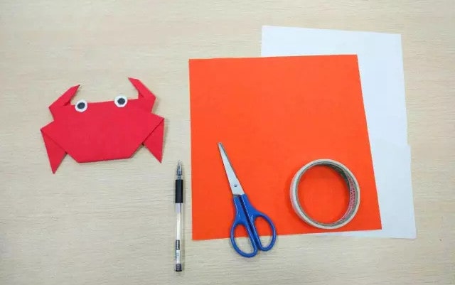 螃蟹怎么折?螃蟹的折法简单又漂亮(螃蟹折纸附图解)插图1 螃蟹怎么折?螃蟹的折法简单又漂亮(螃蟹折纸附图解)