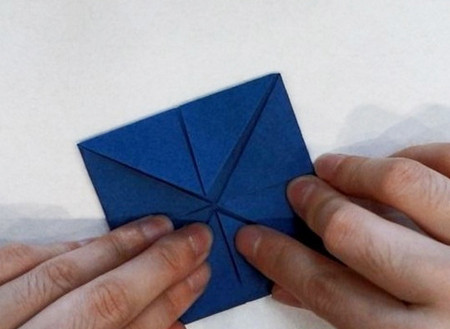 裤子怎么折？裤子的折法简单又漂亮（裤子折纸附图解）