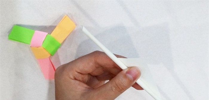 竹蜻蜓怎么折?竹蜻蜓的折法简单又漂亮(竹蜻蜓折纸附图解)插图6 竹蜻蜓怎么折?竹蜻蜓的折法简单又漂亮(竹蜻蜓折纸附图解)