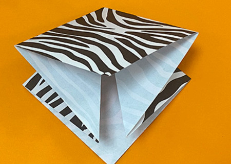 斑马怎么折?斑马的折法简单又漂亮(斑马折纸附图解)插图2 斑马怎么折?斑马的折法简单又漂亮(斑马折纸附图解)