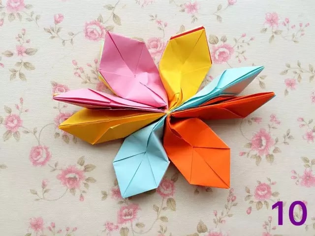 五彩莲花怎么折？五彩莲花的折法简单又漂亮（五彩莲花折纸附图解）