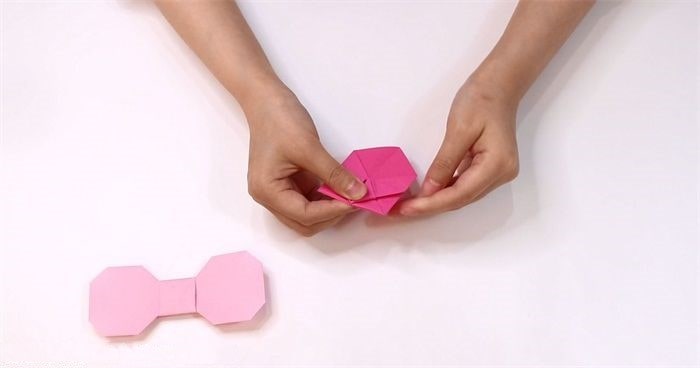 蝴蝶结怎么折？蝴蝶结的折法简单又漂亮（蝴蝶结折纸附图解）