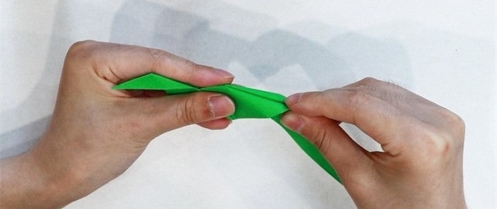 立体纸蛇怎么折?立体纸蛇的折法简单又漂亮(立体纸蛇折纸附图解)插图7 立体纸蛇怎么折?立体纸蛇的折法简单又漂亮(立体纸蛇折纸附图解)