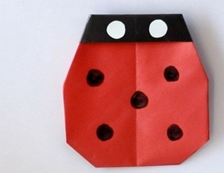 七星瓢虫怎么折?七星瓢虫的折法简单又漂亮(七星瓢虫折纸附图解)插图7 七星瓢虫怎么折?七星瓢虫的折法简单又漂亮(七星瓢虫折纸附图解)