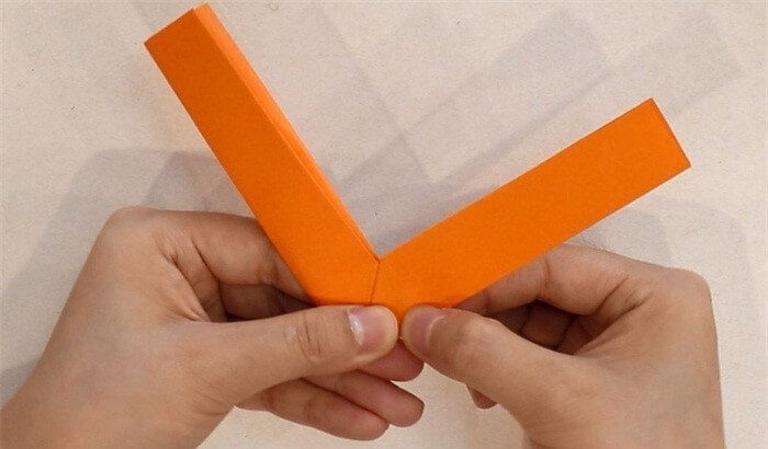 回旋镖怎么折?回旋镖的折法简单又漂亮(回旋镖折纸附图解)插图5 回旋镖怎么折?回旋镖的折法简单又漂亮(回旋镖折纸附图解)