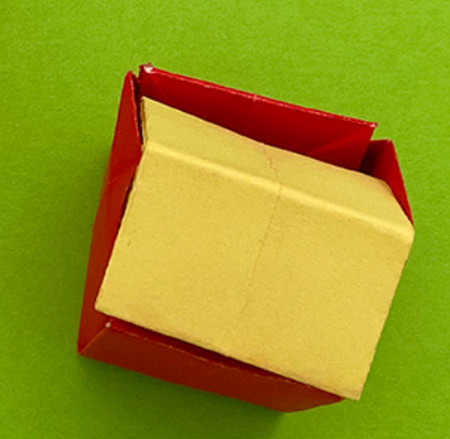 垃圾箱怎么折?垃圾箱的折法简单又漂亮(垃圾箱折纸附图解)插图16 垃圾箱怎么折?垃圾箱的折法简单又漂亮(垃圾箱折纸附图解)