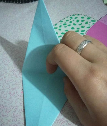 六角星怎么折?六角星的折法简单又漂亮(六角星折纸附图解)插图6 六角星怎么折?六角星的折法简单又漂亮(六角星折纸附图解)