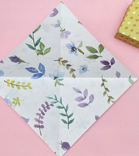 购物袋怎么折?购物袋的折法简单又漂亮(购物袋折纸附图解)插图1 购物袋怎么折?购物袋的折法简单又漂亮(购物袋折纸附图解)