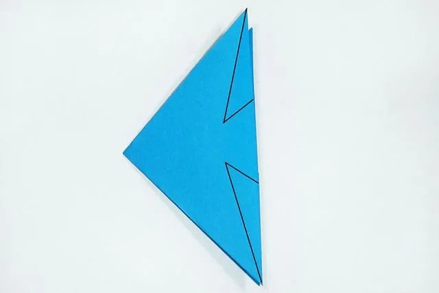 简单热带鱼怎么折?热带鱼的折法简单又漂亮(热带鱼折纸附图解)插图4 简单热带鱼怎么折?热带鱼的折法简单又漂亮(热带鱼折纸附图解)