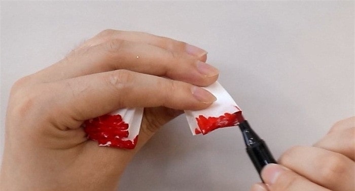 餐巾纸康乃馨怎么折?康乃馨的折法简单又漂亮(康乃馨折纸附图解)插图3 餐巾纸康乃馨怎么折?康乃馨的折法简单又漂亮(康乃馨折纸附图解)