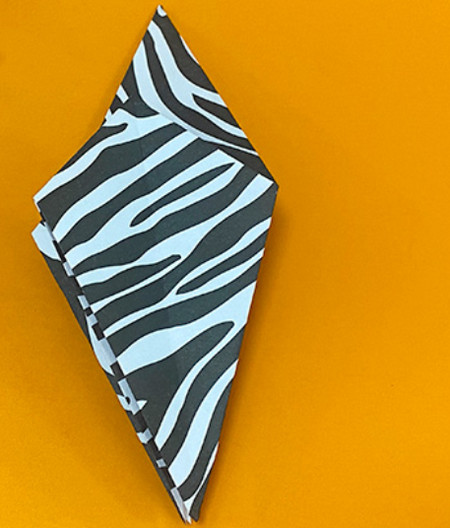 斑马怎么折?斑马的折法简单又漂亮(斑马折纸附图解)插图6 斑马怎么折?斑马的折法简单又漂亮(斑马折纸附图解)