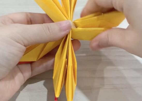 宝莲灯怎么折？宝莲灯的折法简单又漂亮（宝莲灯折纸附图解）