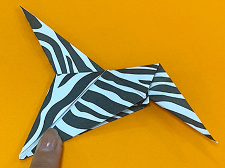 斑马怎么折?斑马的折法简单又漂亮(斑马折纸附图解)插图10 斑马怎么折?斑马的折法简单又漂亮(斑马折纸附图解)