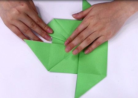 战斗机怎么折?战斗机的折法简单又漂亮(战斗机折纸附图解)插图10 战斗机怎么折?战斗机的折法简单又漂亮(战斗机折纸附图解)