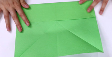 战斗机怎么折?战斗机的折法简单又漂亮(战斗机折纸附图解)插图4 战斗机怎么折?战斗机的折法简单又漂亮(战斗机折纸附图解)