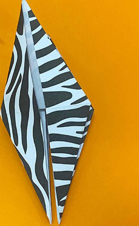斑马怎么折?斑马的折法简单又漂亮(斑马折纸附图解)插图4 斑马怎么折?斑马的折法简单又漂亮(斑马折纸附图解)