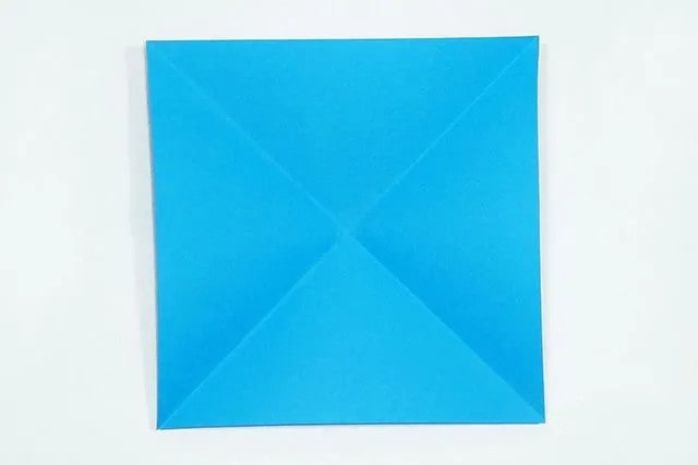 简单热带鱼怎么折?热带鱼的折法简单又漂亮(热带鱼折纸附图解)插图1 简单热带鱼怎么折?热带鱼的折法简单又漂亮(热带鱼折纸附图解)