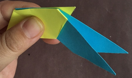 八角飞镖怎么折?八角飞镖的折法简单又漂亮(八角飞镖折纸附图解)插图9 八角飞镖怎么折?八角飞镖的折法简单又漂亮(八角飞镖折纸附图解)