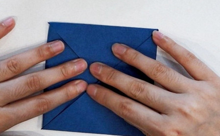 裤子怎么折？裤子的折法简单又漂亮（裤子折纸附图解）