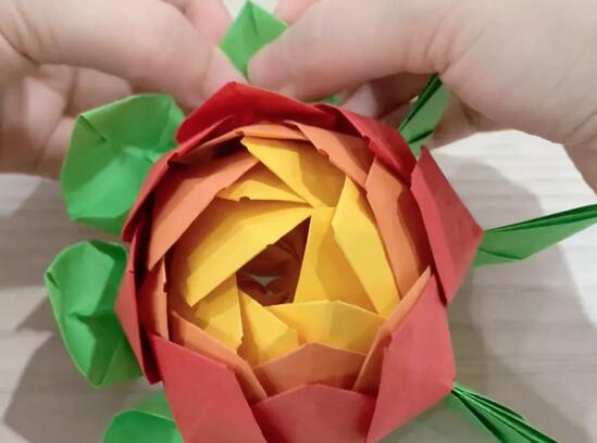 宝莲灯怎么折？宝莲灯的折法简单又漂亮（宝莲灯折纸附图解）