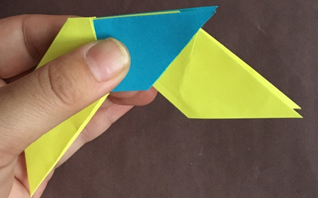 八角飞镖怎么折?八角飞镖的折法简单又漂亮(八角飞镖折纸附图解)插图10 八角飞镖怎么折?八角飞镖的折法简单又漂亮(八角飞镖折纸附图解)