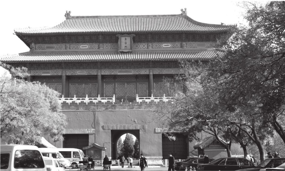 「老北京的名胜古迹」故宫东华门的门钉为何是偶数插图1 「老北京的名胜古迹」故宫东华门的门钉为何是偶数