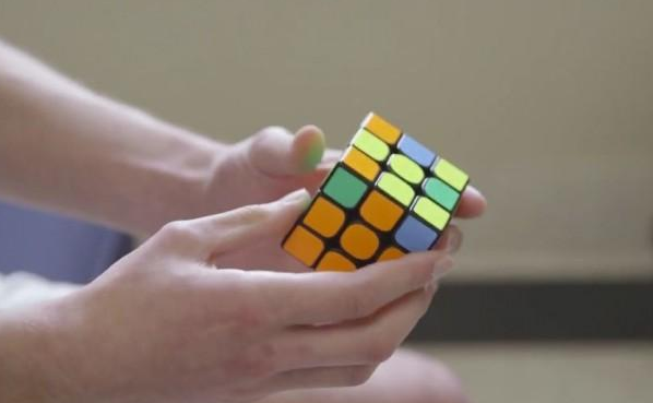 「外国名人故事」还原三阶魔方世界纪录保持者——菲利克斯·曾姆丹格斯（菲神）