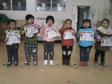 幼儿园小班曲线美术教案插图1 幼儿园小班曲线美术教案