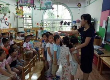 幼儿园中班我是文明小乘客教案插图1 幼儿园中班我是文明小乘客教案