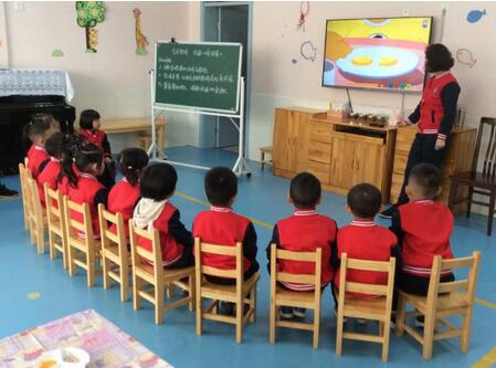 幼儿园大班金孔雀轻轻跳音乐教案插图2 幼儿园大班金孔雀轻轻跳音乐教案