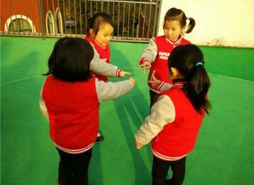 幼儿园猜拳游戏教案插图2 幼儿园猜拳游戏教案