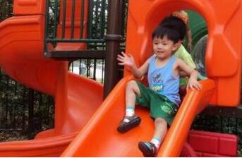 幼儿园小班滑滑梯安全教案插图1 幼儿园小班滑滑梯安全教案