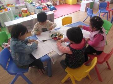幼儿园大班漂亮的服装美术教案插图2 幼儿园大班漂亮的服装美术教案