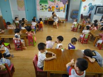 幼儿园打电话儿歌教案插图1 幼儿园打电话儿歌教案